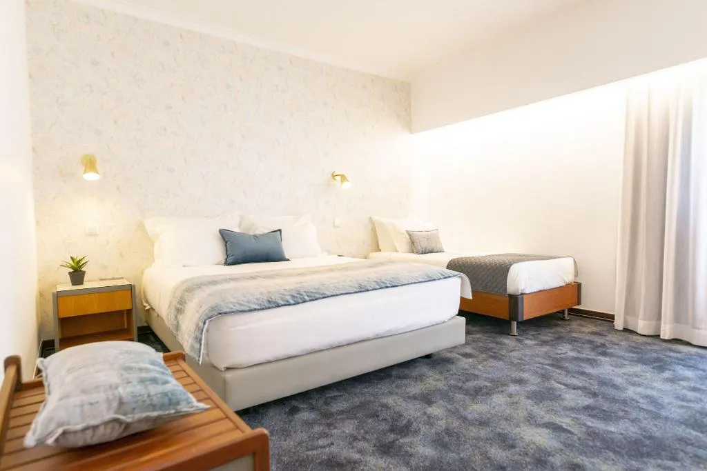 Room, Dom Afonso, Madeira
