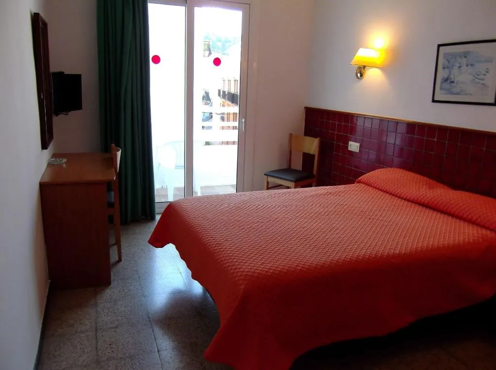 Room, Simeon, Costa Brava