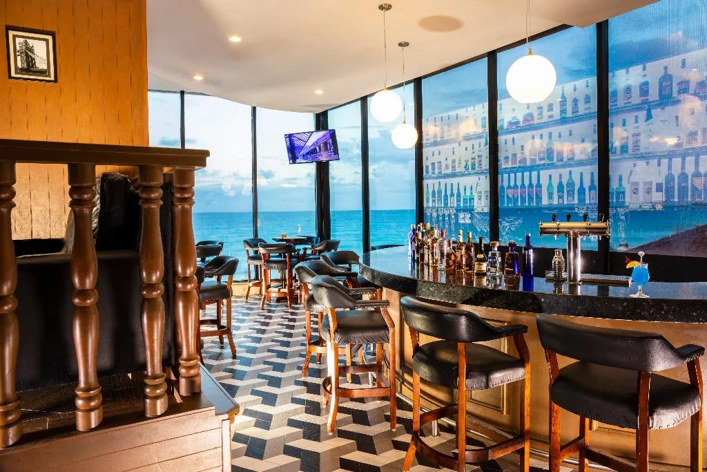 Bar, Crown Paradise Club Cancun All Inclusive, Cancun Area