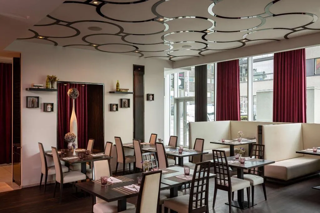 Restaurant, Park Inn by Radisson Meriton Conference&Spa Hotel, Tallinn