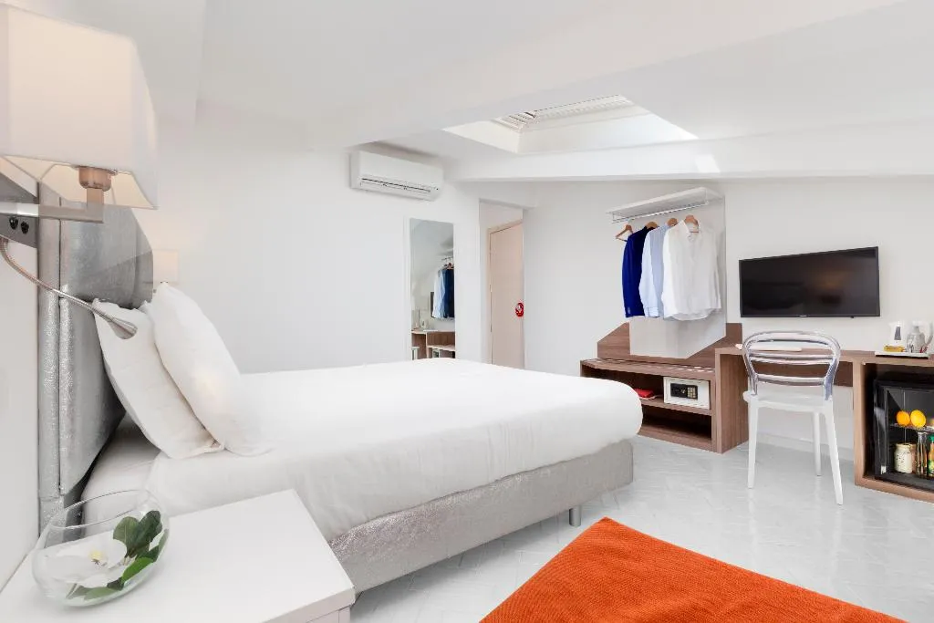 STUDIO STANDARD Room, Palazzo Tasso, Naples