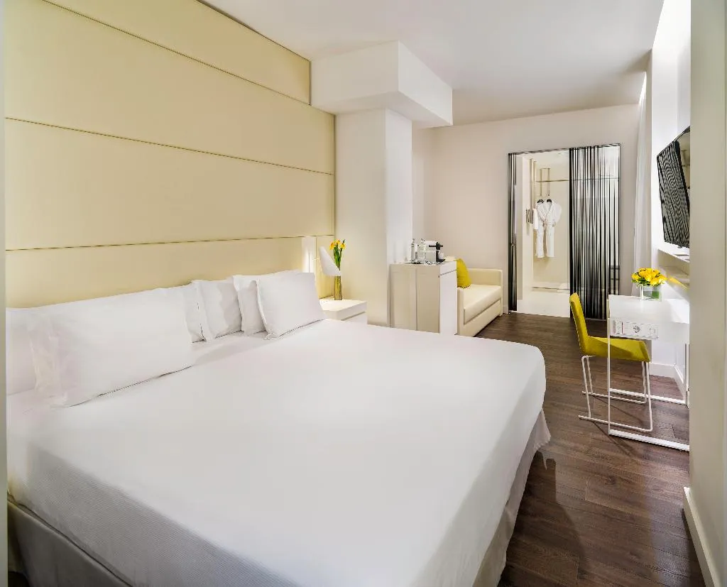 FAMILY ROOM STANDARD Room, H10 Urquinaona Plaza, Barcelona