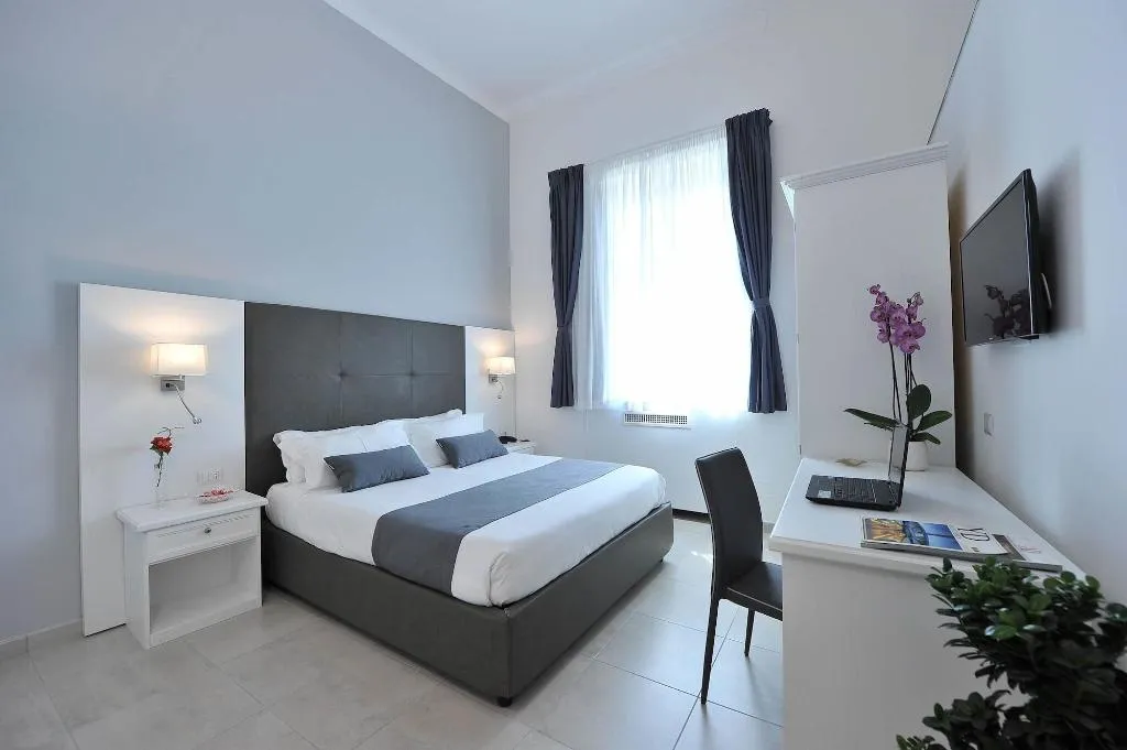 Room, SorrentoBay, Naples