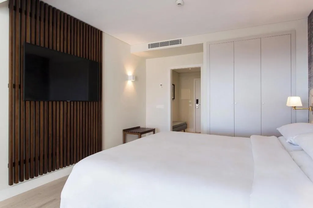 DOUBLE DELUXE WITH VIEWS Room, Four Points By Sheraton Sesimbra, Lisbon