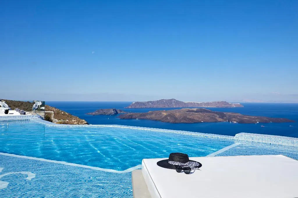 Pool, Suites of the Gods Cave Spa, Santorini