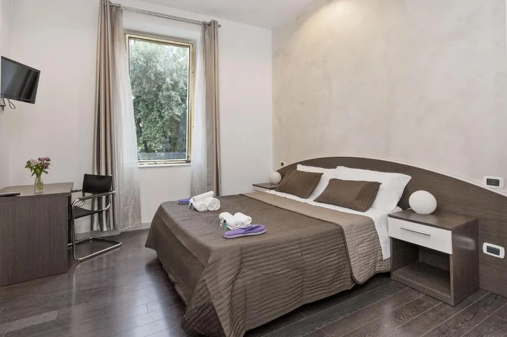 Room, Gate 40, Naples