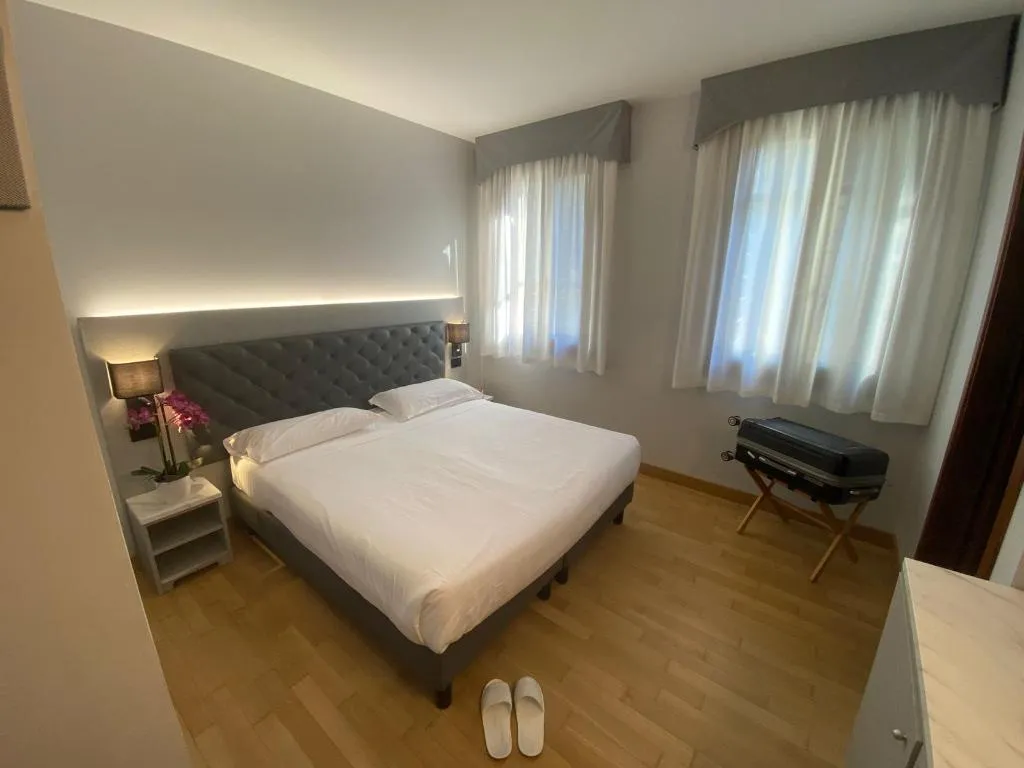 TRIPLE STANDARD Room, Park Hotel Villa Giustinian, Venice