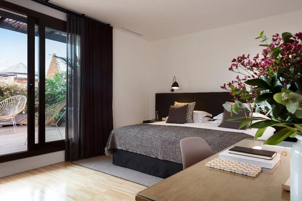 JUNIOR SUITE KING SIZE BED Room, Alexandra Barcelona, Curio Collection by Hilton, Barcelona