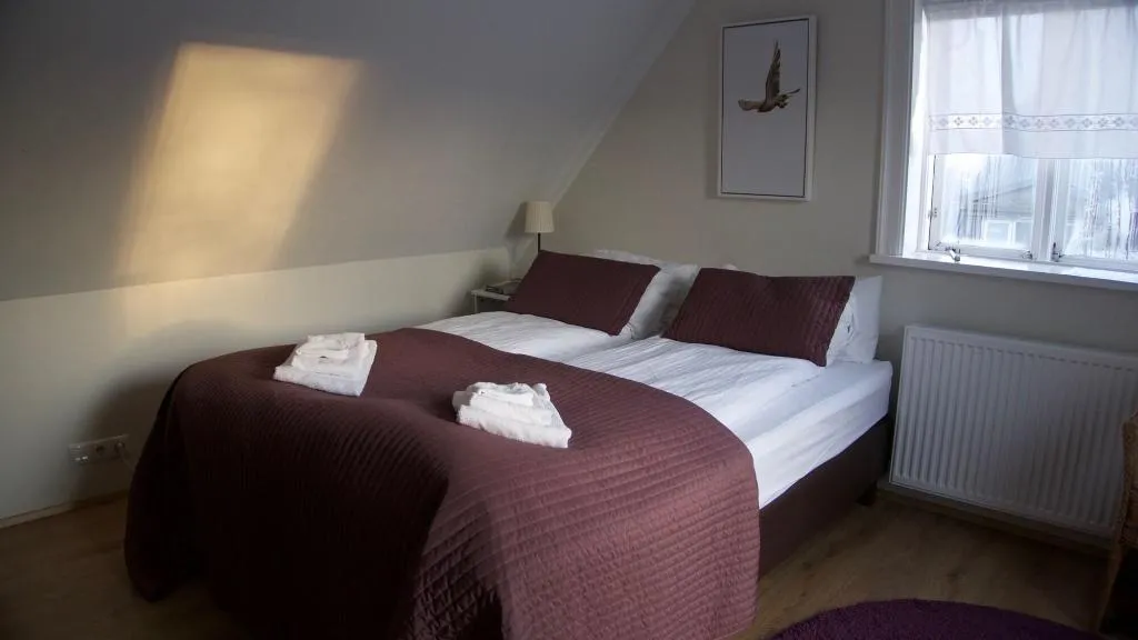 Room, Hilda, Reykjavik