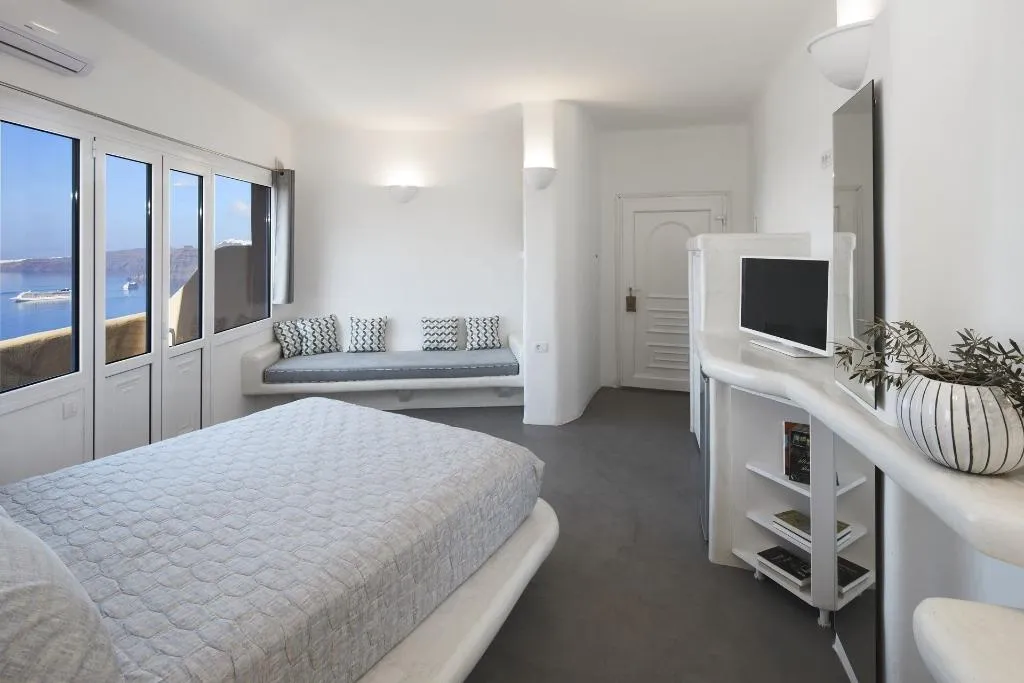SUITE WITH PRIVATE POOL Room, Suites of the Gods Cave Spa, Santorini