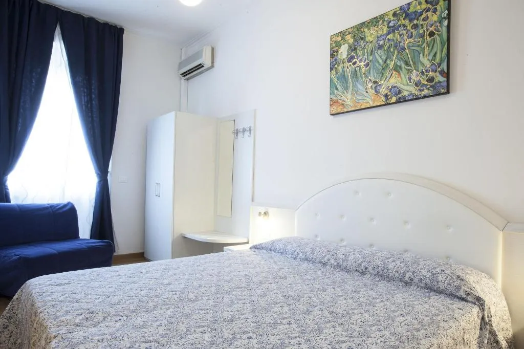 Room, Albergo Amalfi Milano, Milan