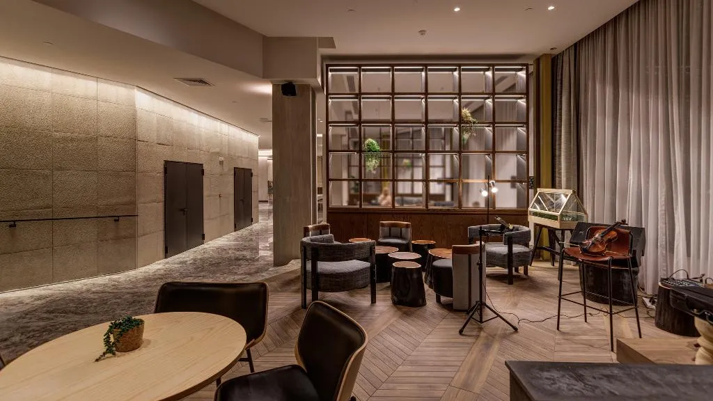 Bar, Ax Odycy, Malta