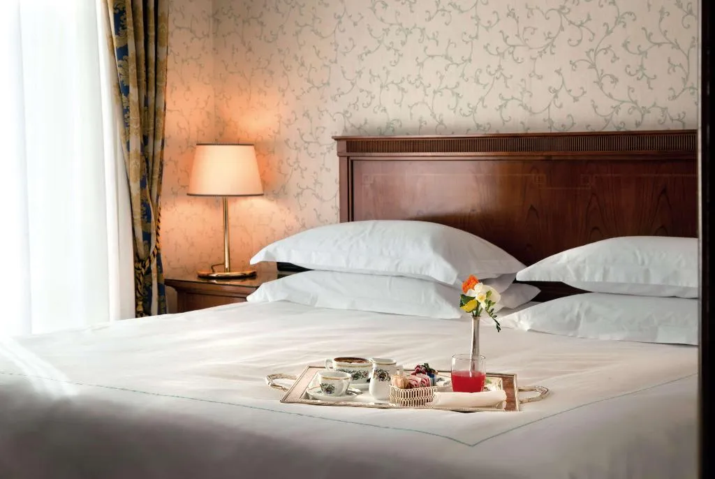 Room, Grand Hotel Santa Lucia, Naples