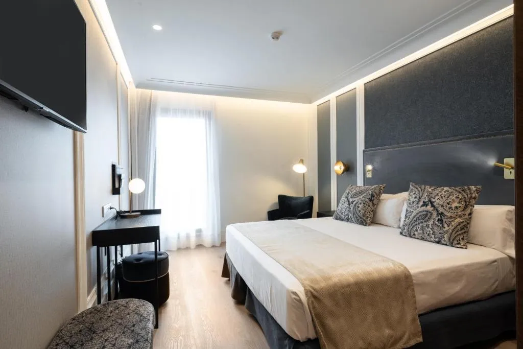 DOUBLE SINGLE USE SUPERIOR WITH TERRACE Room, Catalonia Plaza Cataluña, Barcelona