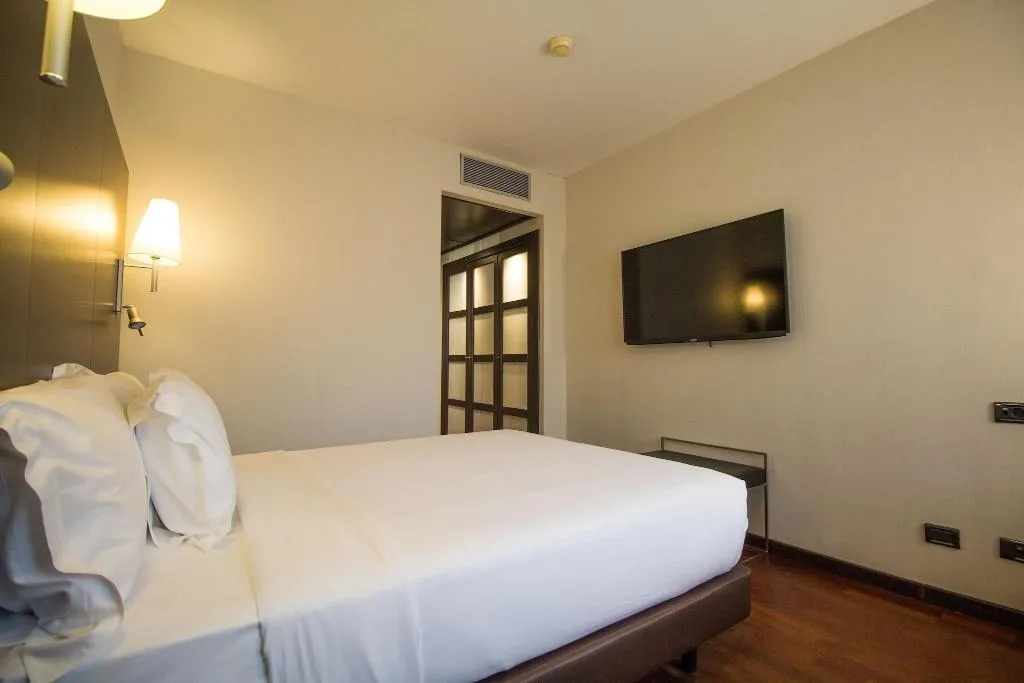 DOUBLE QUEEN SIZE BED Room, Hotel Vilamari, Barcelona
