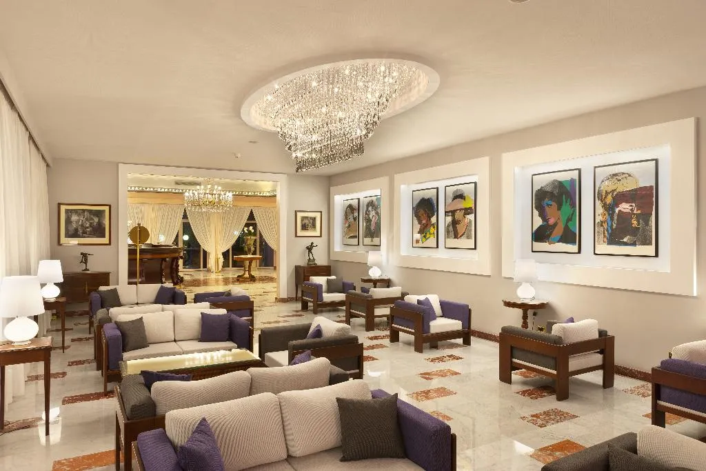 Lobby, Continental, Naples