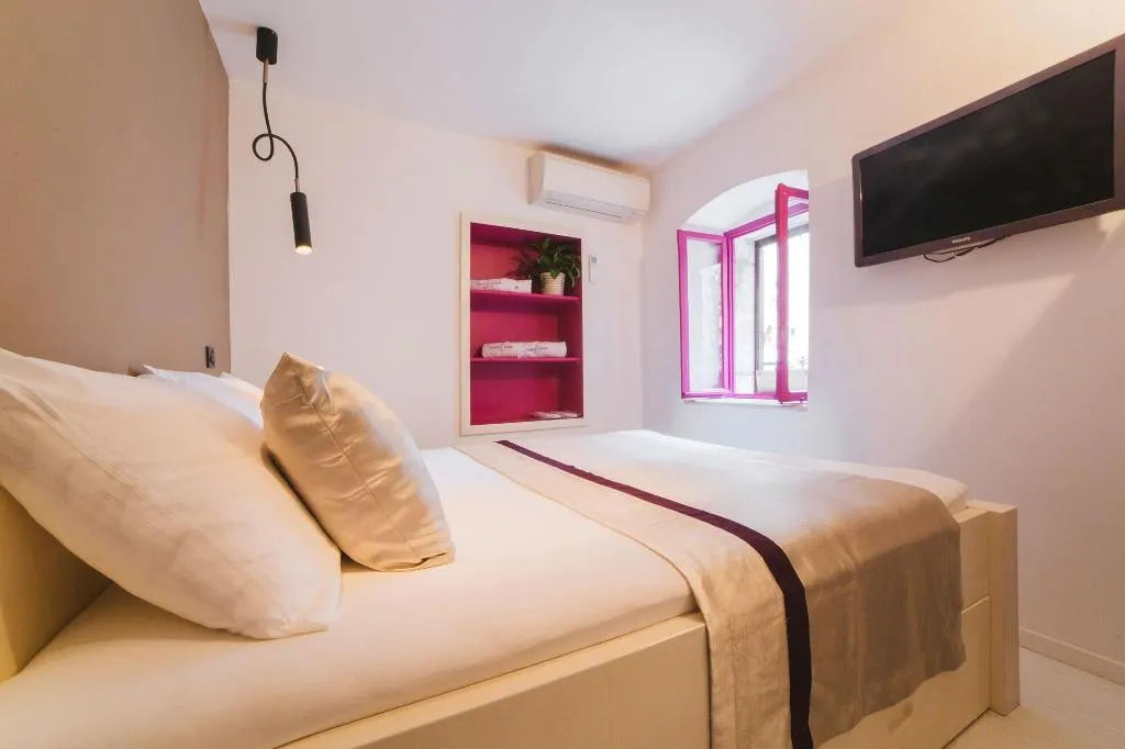 Room, House Karkovich, Split