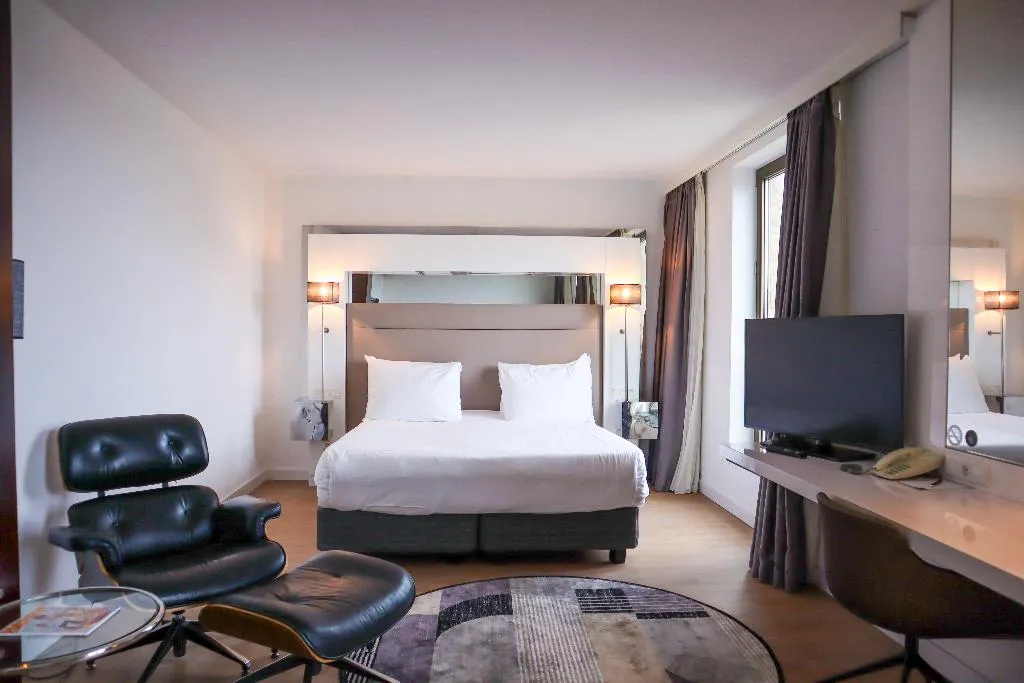 TRIPLE STANDARD Room, WestCord Fashion Hotel Amsterdam, Amsterdam