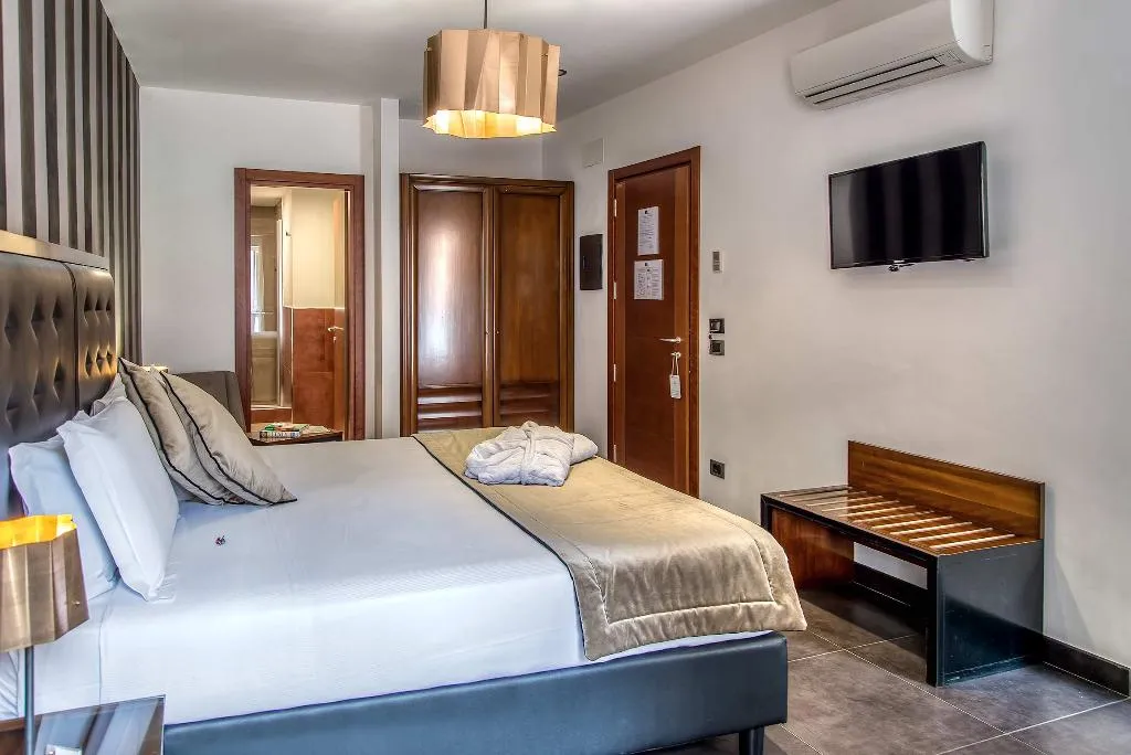 TRIPLE STANDARD Room, Navona Colors Hotel, Rome