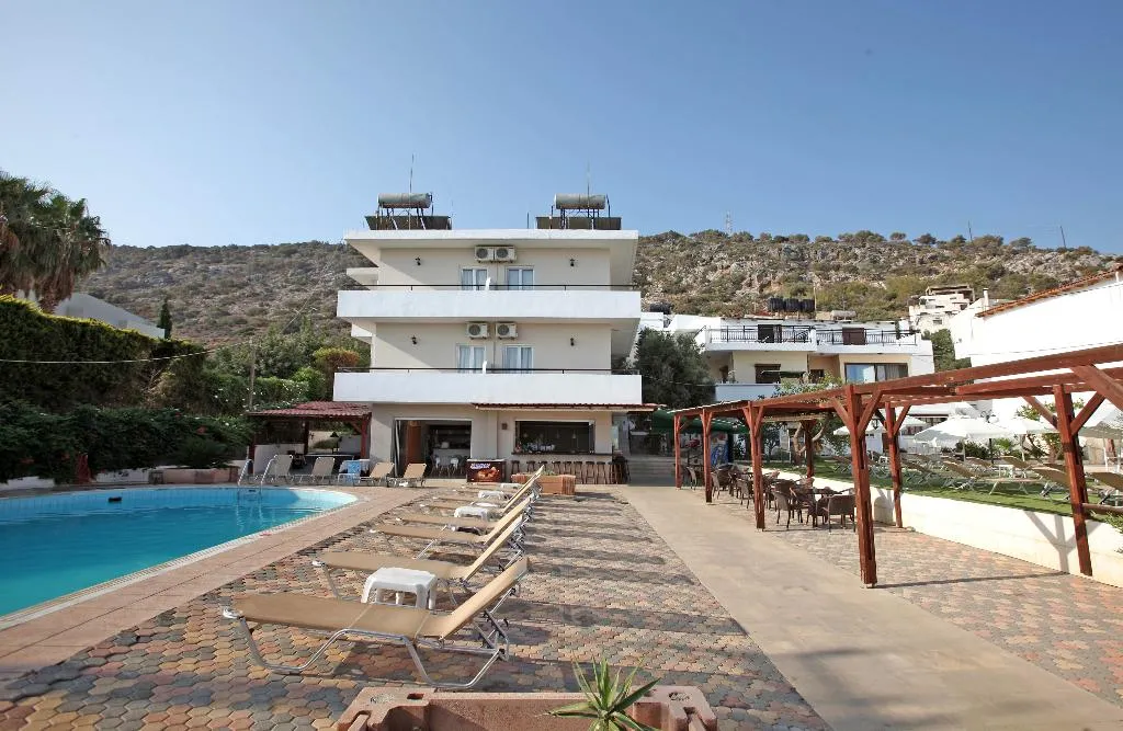 Pool, Iraklis, Crete