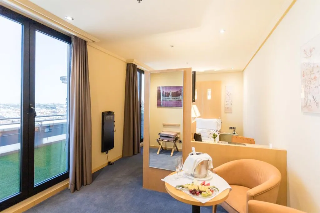 JUNIOR SUITE STANDARD Room, Abba Madrid, Madrid