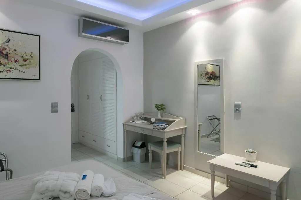 Room, Magic, Skiathos