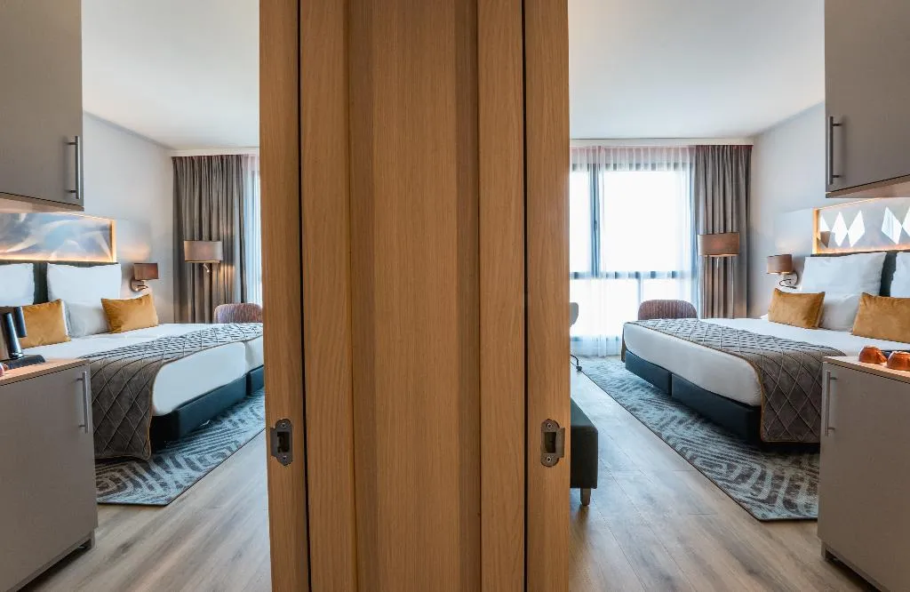 FAMILY ROOM CAPACITY 3 Room, Leonardo Royal Hotel Barcelona Fira, Barcelona
