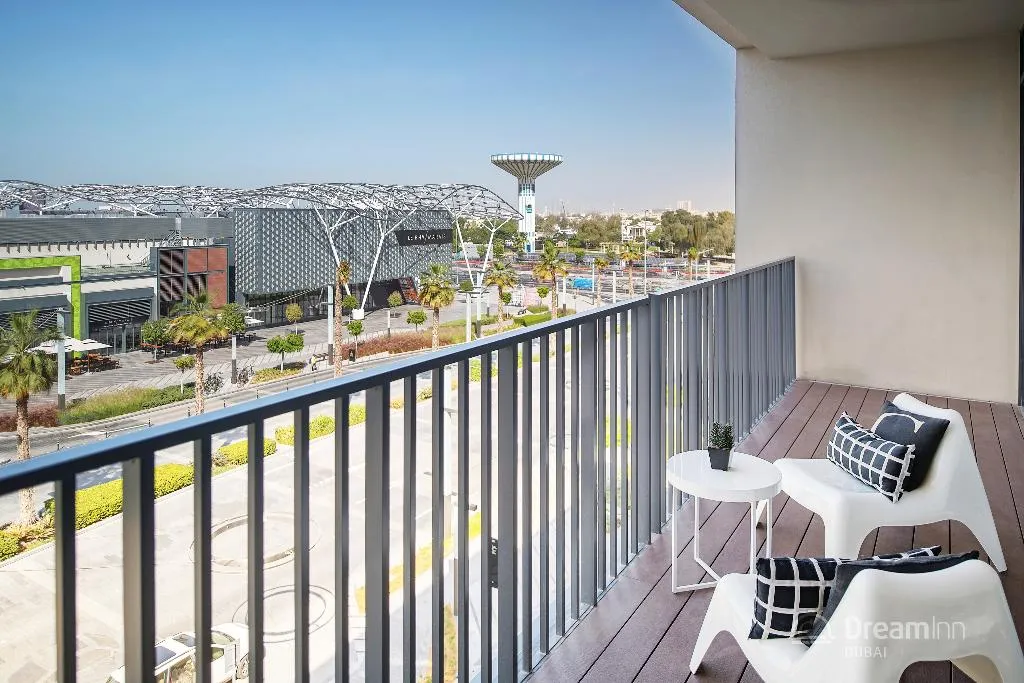 Terrace, Dream Inn Dubai Apartments - City Walk, Dubai