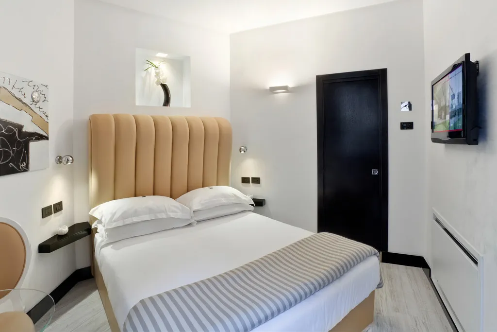 Room, Lhp Napoleon, Milan