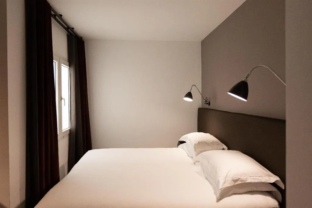DOUBLE GUEST ROOM Room, Alexandra Barcelona, Curio Collection by Hilton, Barcelona