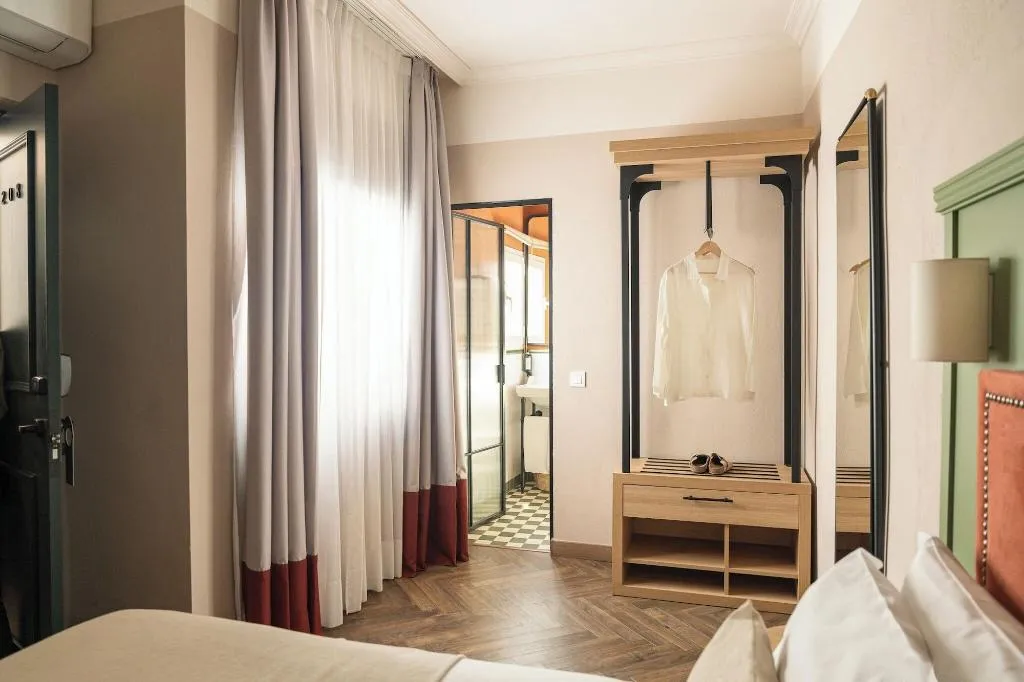 Room, Honest Sevilla, Seville