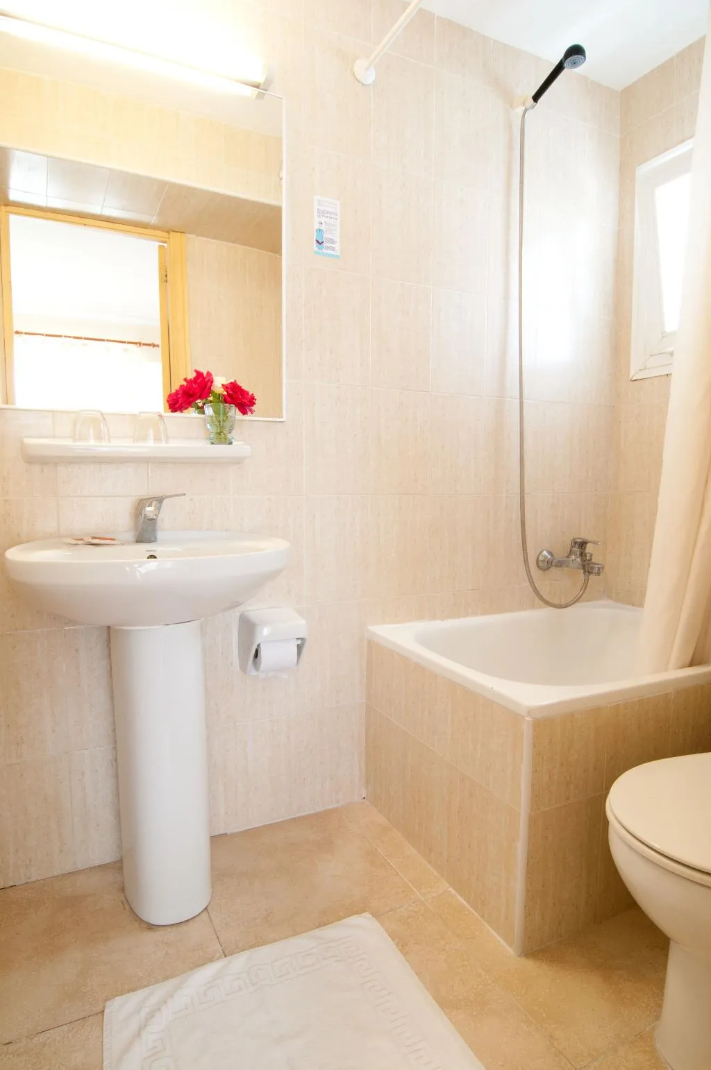 DOUBLE SINGLE USE WITH BALCONY Room, Hostal Montesol, Majorca