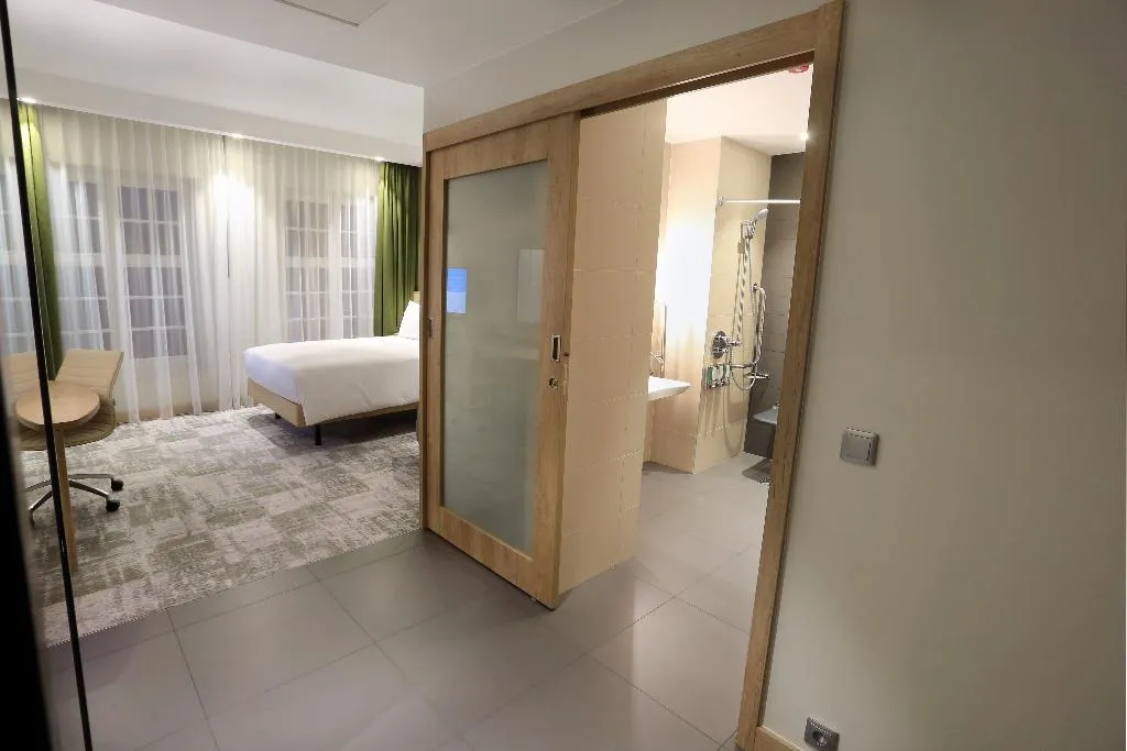 FAMILY ROOM Accessible-Queen Size Bed Room, Hampton by Hilton Gdansk Old Town, Gdansk
