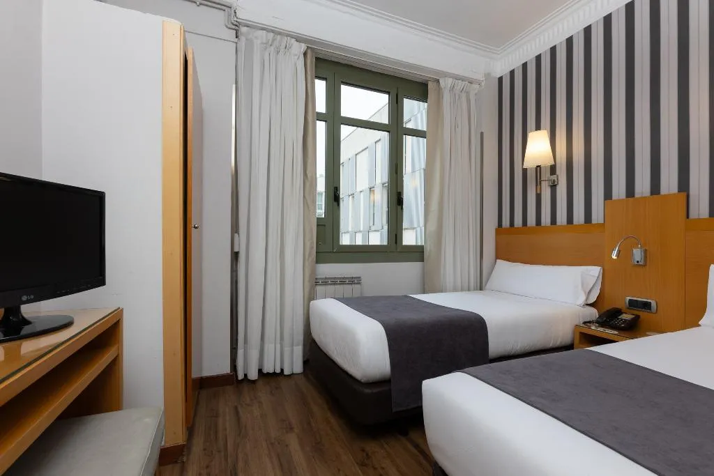 DOUBLE STANDARD Room, Lyon, Barcelona