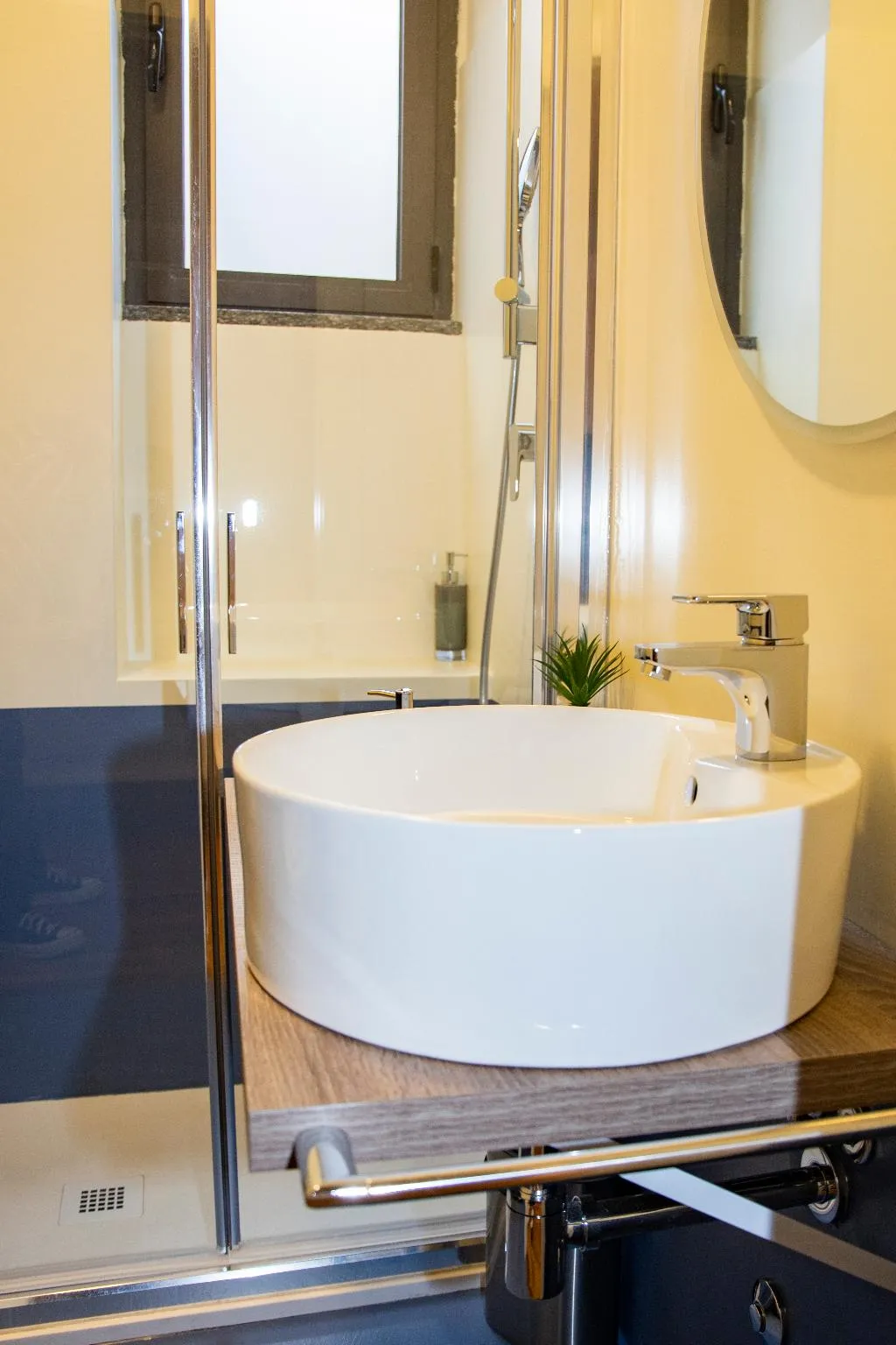 Room, Easy Apartment Navigli, Milan