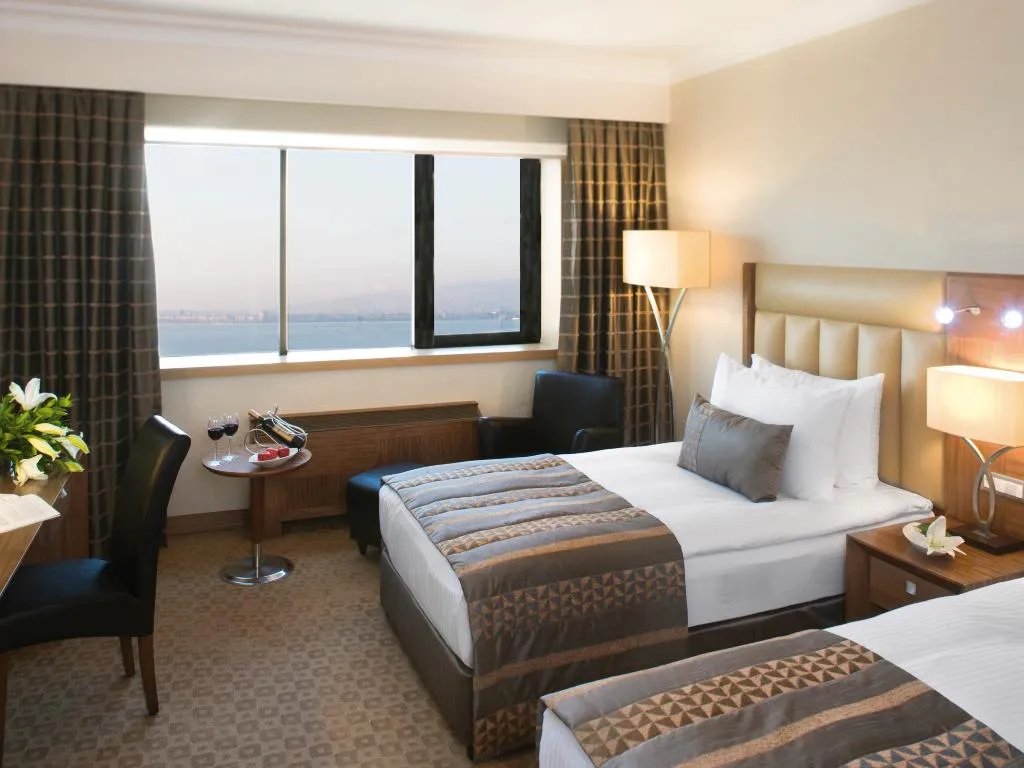 TWIN EXECUTIVE Room, Mövenpick Izmir, Izmir
