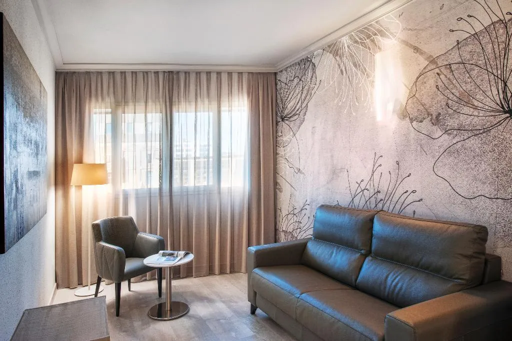 TRIPLE DELUXE Room, Salles Hotel Pere IV, Barcelona