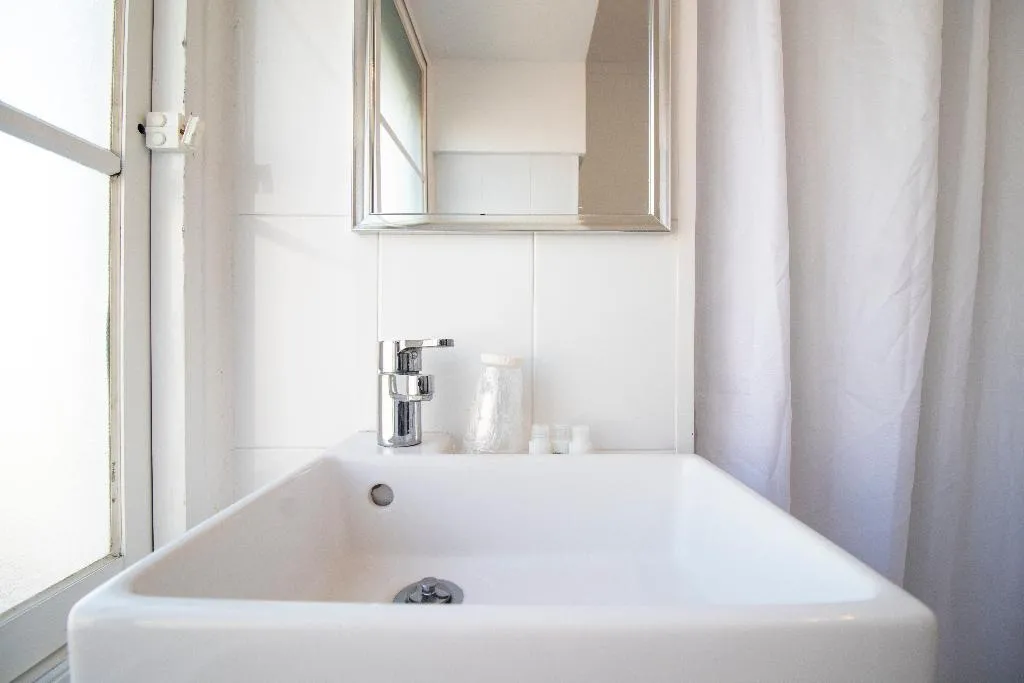 TRIPLE STANDARD Room, V Dinastia, Lisbon