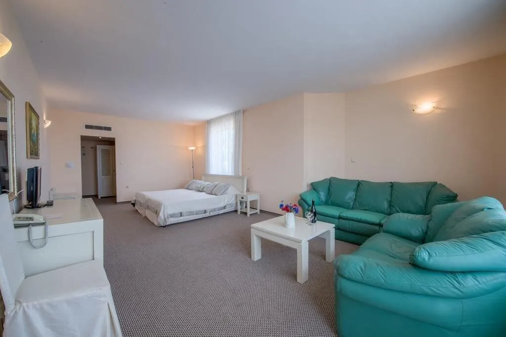 Room, Alekta, Varna