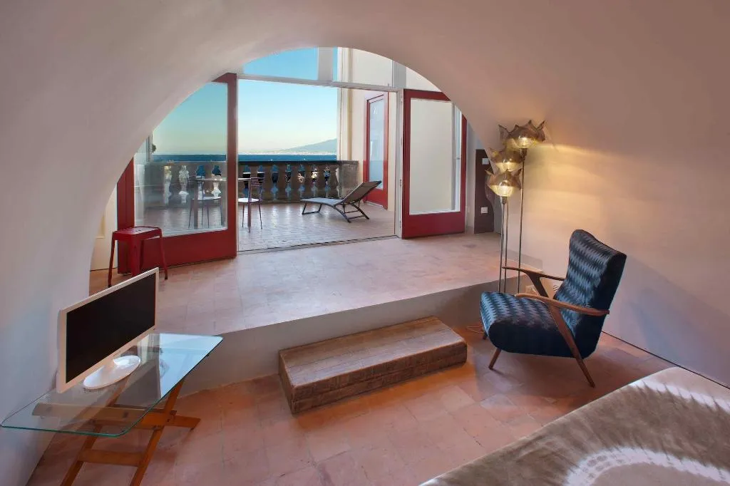 Room, Marina Piccola 73, Naples