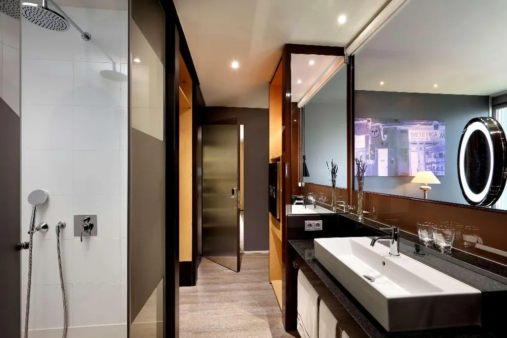 Double or Twin POOL VIEW Room, Melia Barcelona Sky, Barcelona