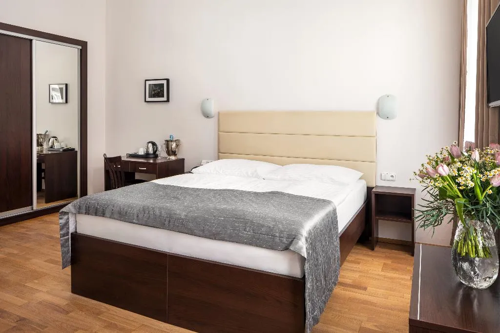 DOUBLE STANDARD Room, Hotel Unique, Prague