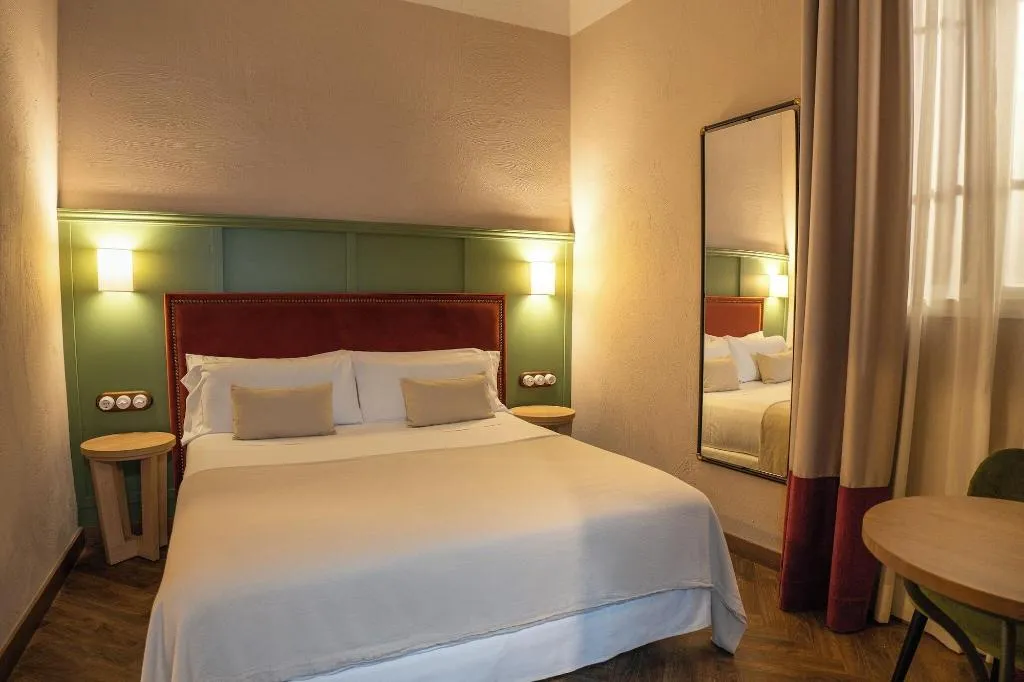 Room, Honest Sevilla, Seville