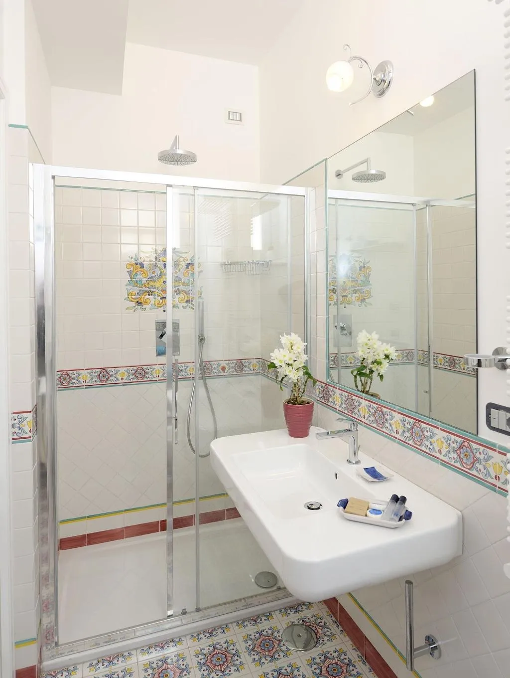 DOUBLE SUPERIOR QUEEN BED Room, Residenza Luce, Naples