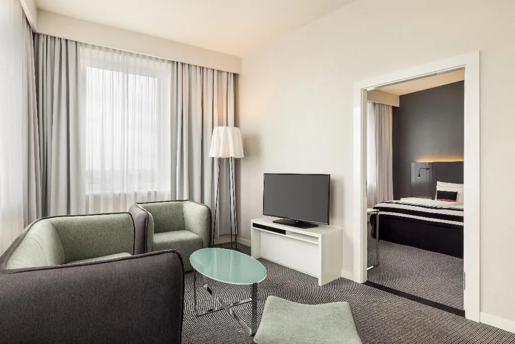 JUNIOR SUITE STANDARD Room, Vienna House by Wyndham Andel's Berlin, Berlin