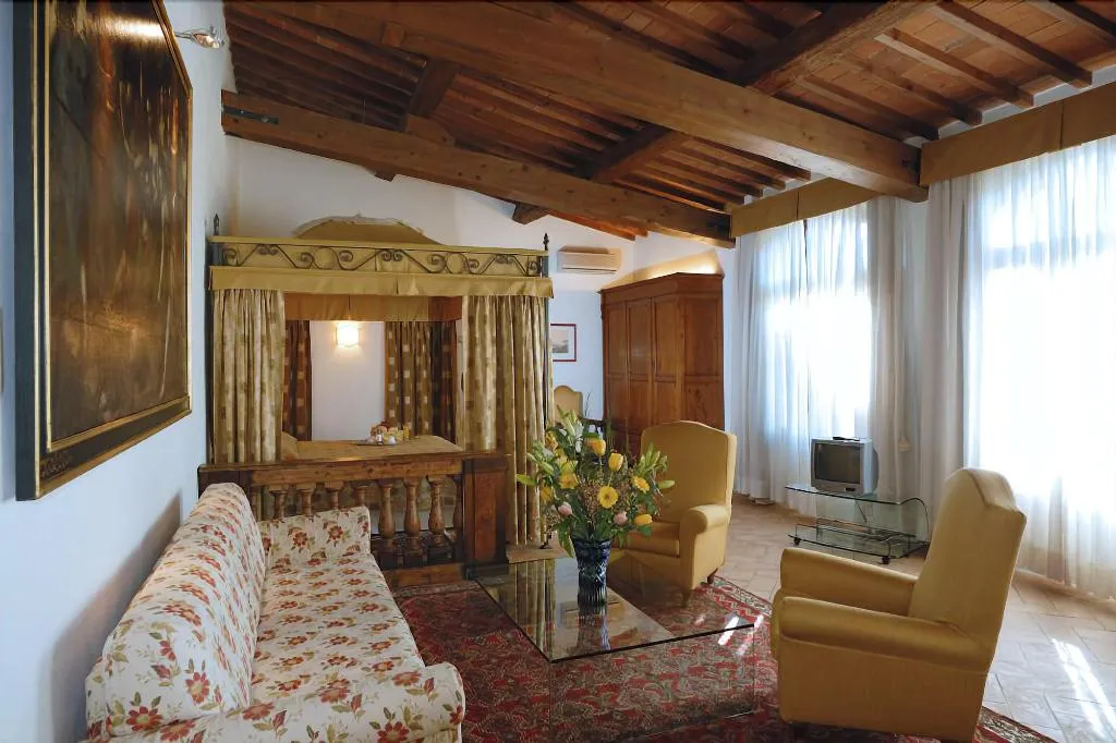 Room, Villa Le Piazzole, Florence