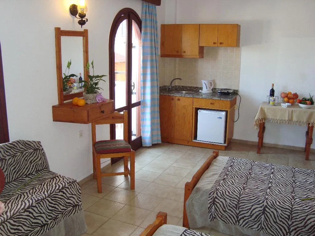 TRIPLE STANDARD Room, Arkadi Apartments, Crete