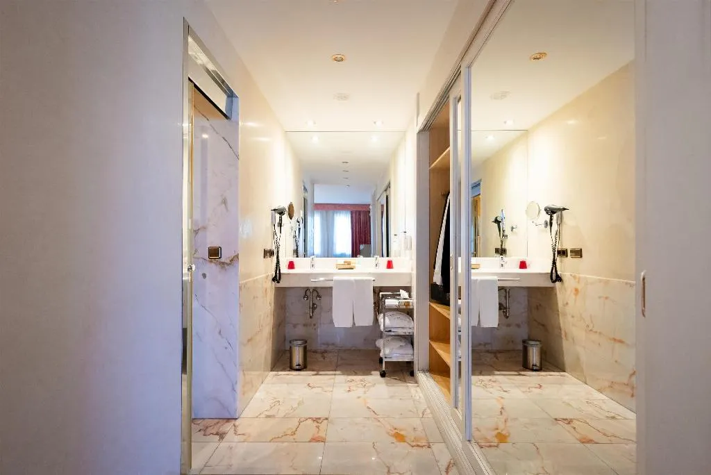 JUNIOR SUITE EXECUTIVE KING BED Room, Best Western Premier CMC Girona, Costa Brava