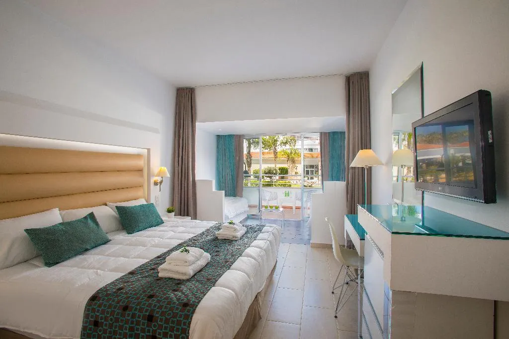 FAMILY ROOM POOL VIEW Room, Leonardo Cypria Bay, Cyprus