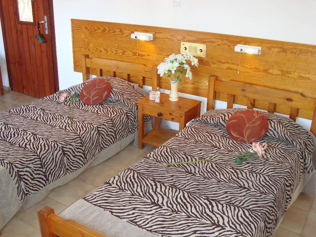 TRIPLE STANDARD Room, Arkadi Apartments, Crete